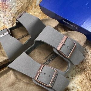 BRAND NEW-    Birkenstock - Arizona Flex Platform